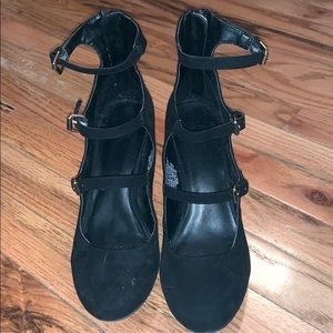 Size 8 high heel shoes